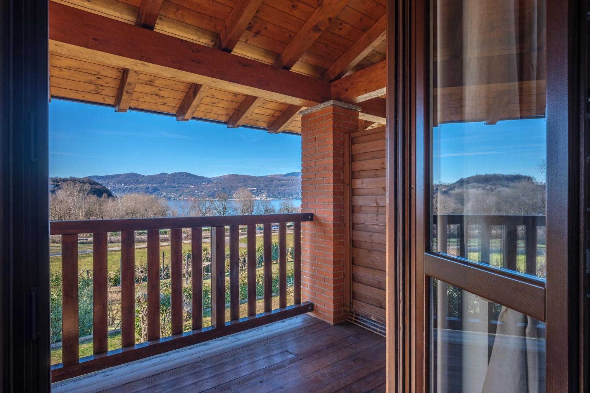 La Luna Nel Lago Lake View Garden - Happy Rentals Ispra Exterior photo