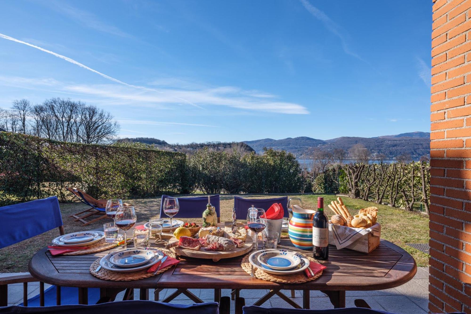 La Luna Nel Lago Lake View Garden - Happy Rentals Ispra Exterior photo